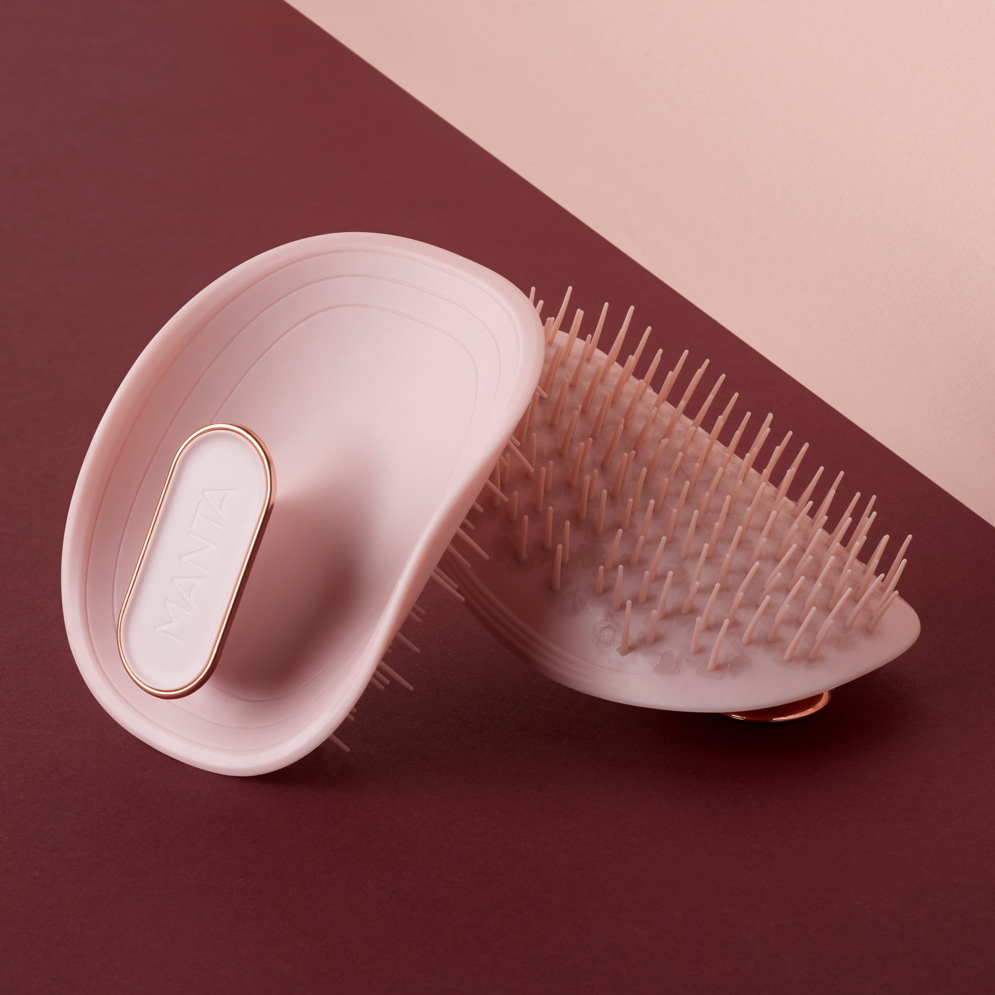 MANTA lightweight brush in pink and rose gold.
