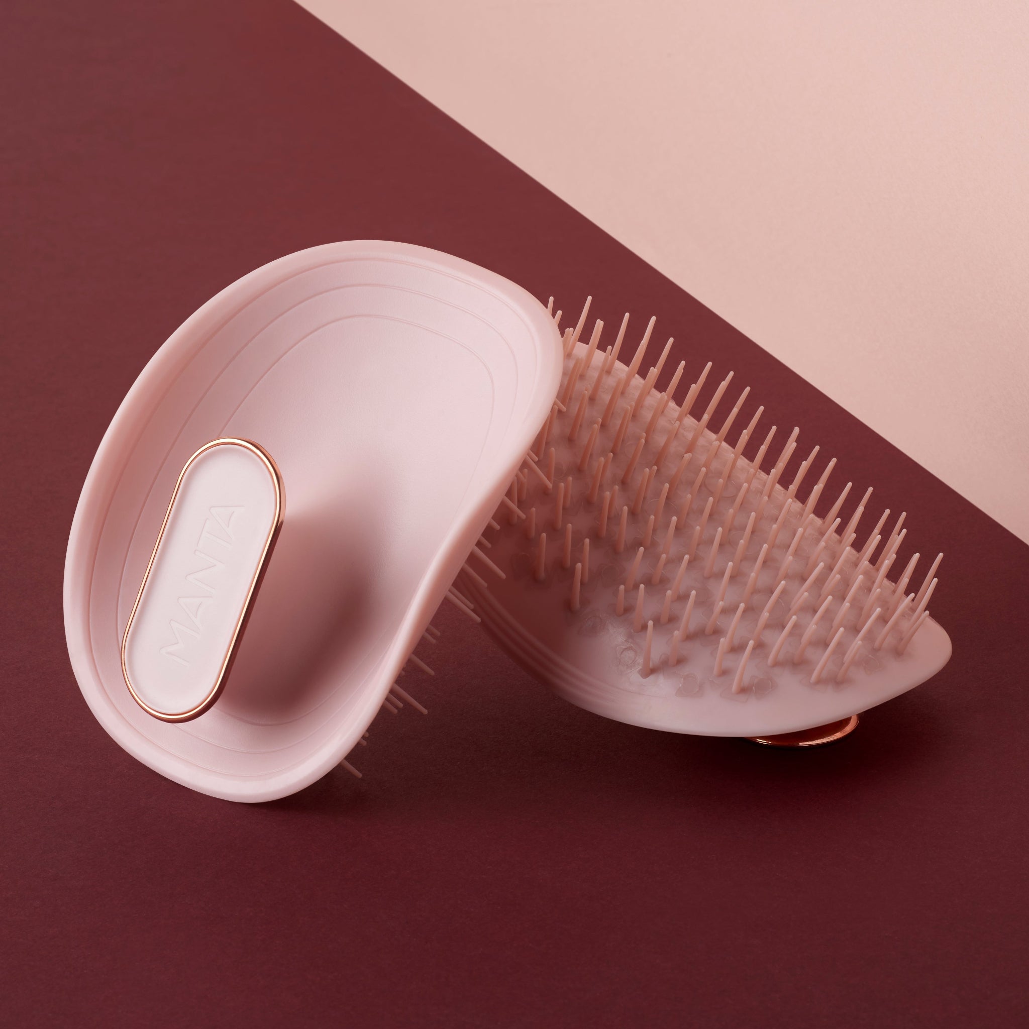 MANTA lightweight brush in pink and rose gold.